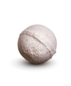 Mliečne potešenie kúpeľová guľa s kokosovým olejom, kozím mliekom a extrakt z Vanilky pravej dodajú pokožke potrebné vitamíny.