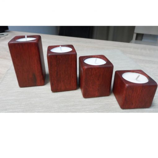 Adventné svietniky malé červený olej, originálny darček z dreva, ručná práca. Materiál je masívny dub, prírodné darčeky pre ženy, pre muža