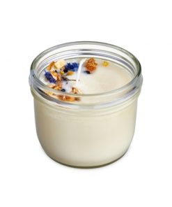 Pre dobrú náladu aromaterapeutická sójová sviečka.Ovocno - orientálna vôňa v kombinácii divokej čučoriedky obyčajnej, mandarínky, ylang-ylangu a vanilky.