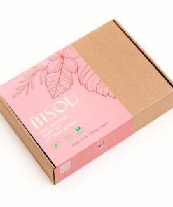 Šťavnatý prírodný telový set BISOU - darčeková BIO kozmetika pre ženu. Jemná, nemastná konzistencia krému zjemňuje a hĺbkovo vyživuje.